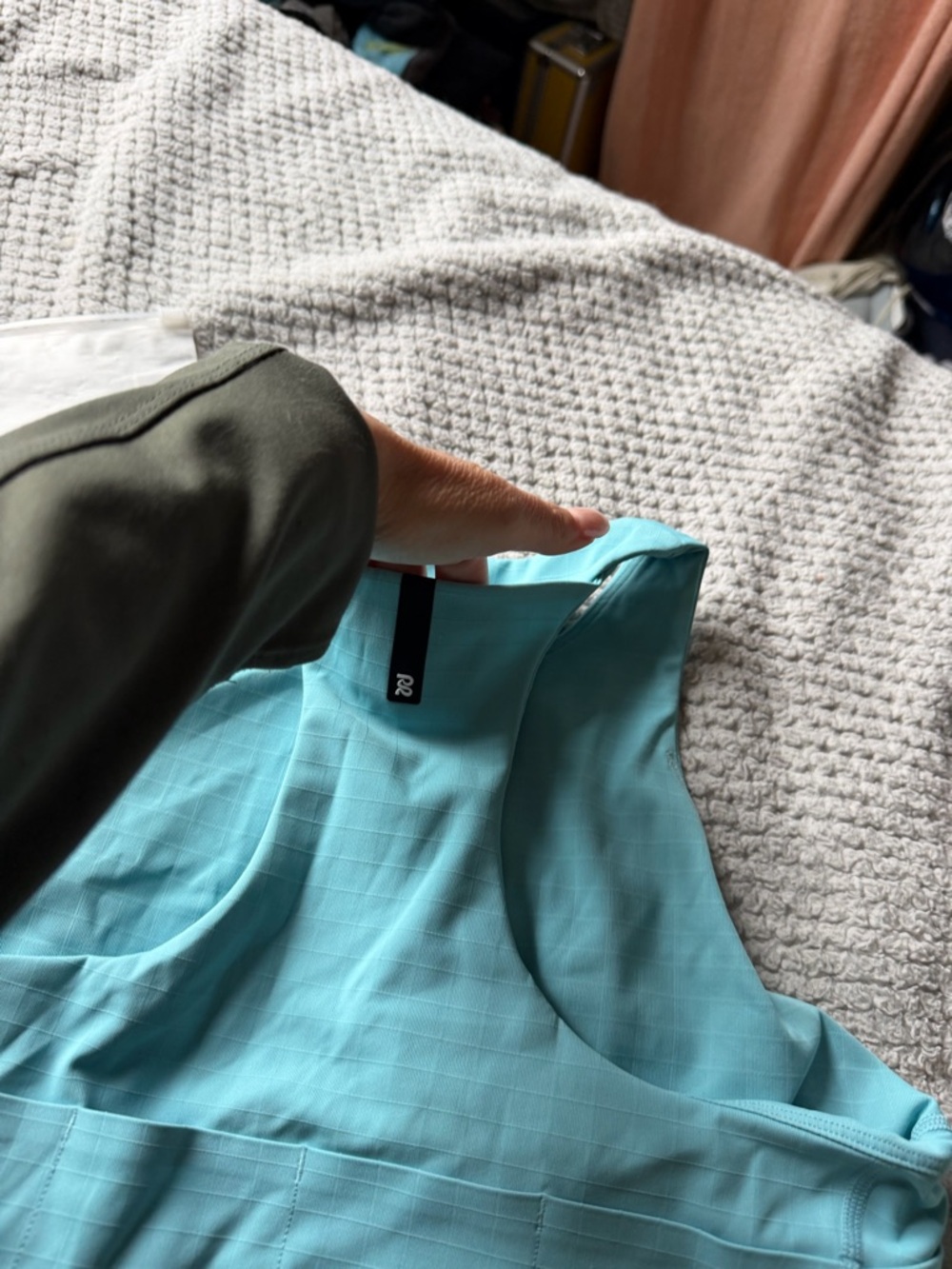 Bandit Teal Zip-Front Performance Crop Top - Picture 4 of 6